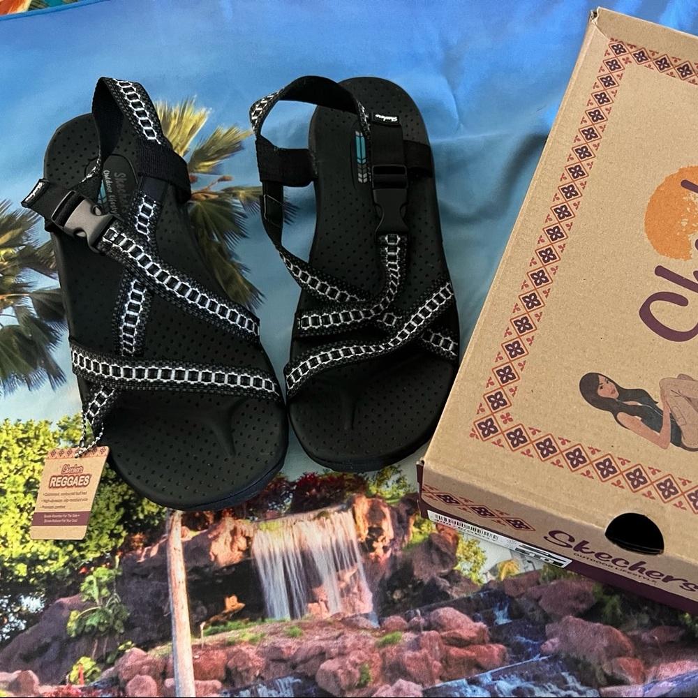 NIB Skechers Reggae “Kooky” Sandals Black Gray White, Size 10, Brand New w/ Tags